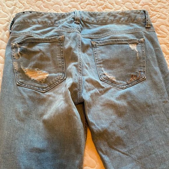 Express Capri Boyfriend Riped Jeans size 2 Low Rise Light Blue Jeans - Picture 5 of 10